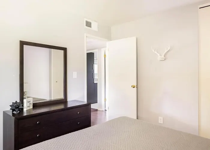 Ferienhaus Quaint Uptown Walking Distance To Shops *