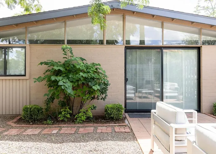 Ferienhaus Quaint Uptown Walking Distance To Shops