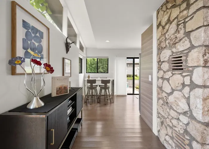 Quaint Uptown Walking Distance To Shops Ferienhaus *