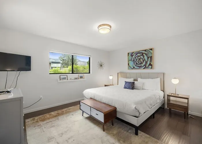 Ferienhaus Quaint Uptown Walking Distance To Shops *