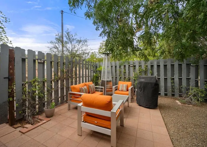 Ferienhaus Quaint Uptown Walking Distance To Shops *