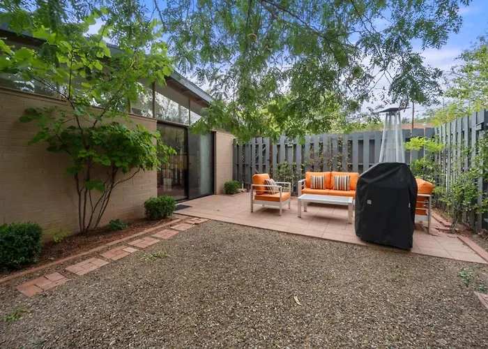 Quaint Uptown Walking Distance To Shops Ferienhaus *