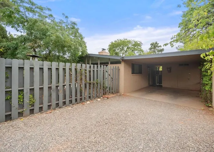 Ferienhaus Quaint Uptown Walking Distance To Shops *